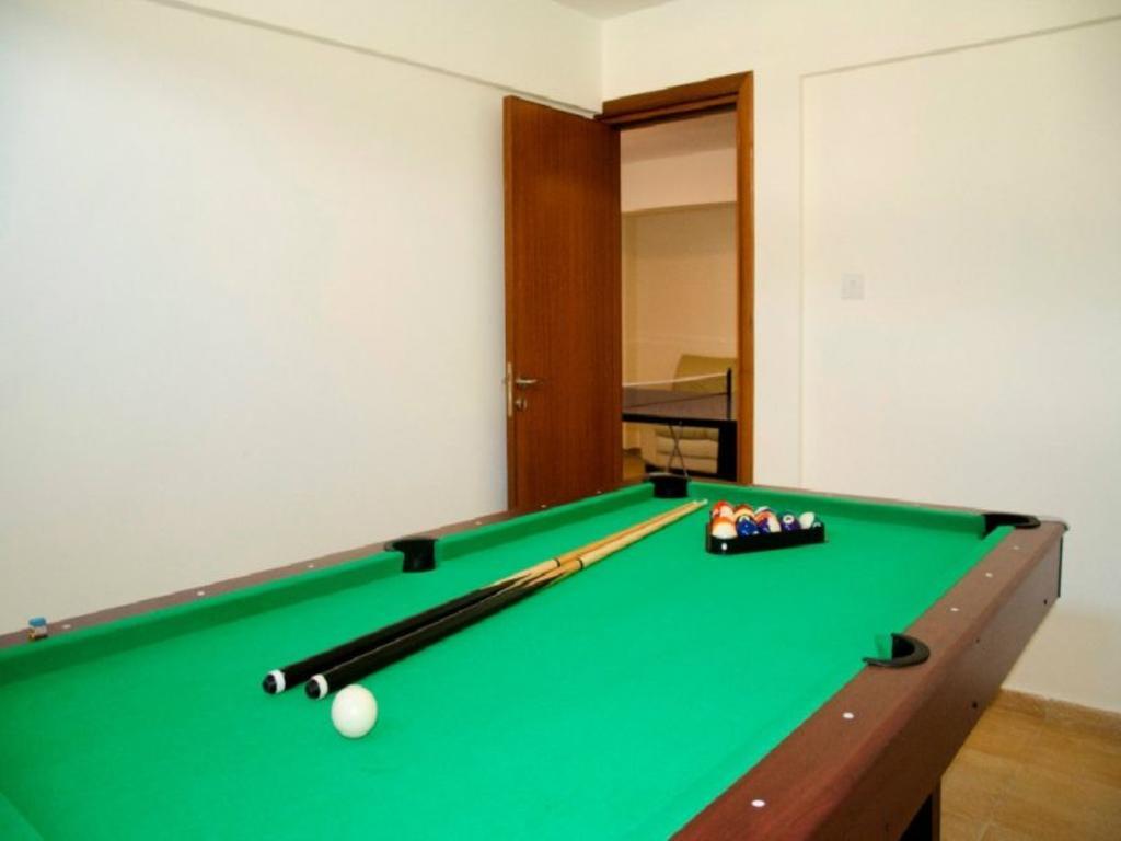 Villa Saraliana Sandy Beach Villas - Heated Pool - Jacuzzi - Private Beach Area Полис Стая снимка