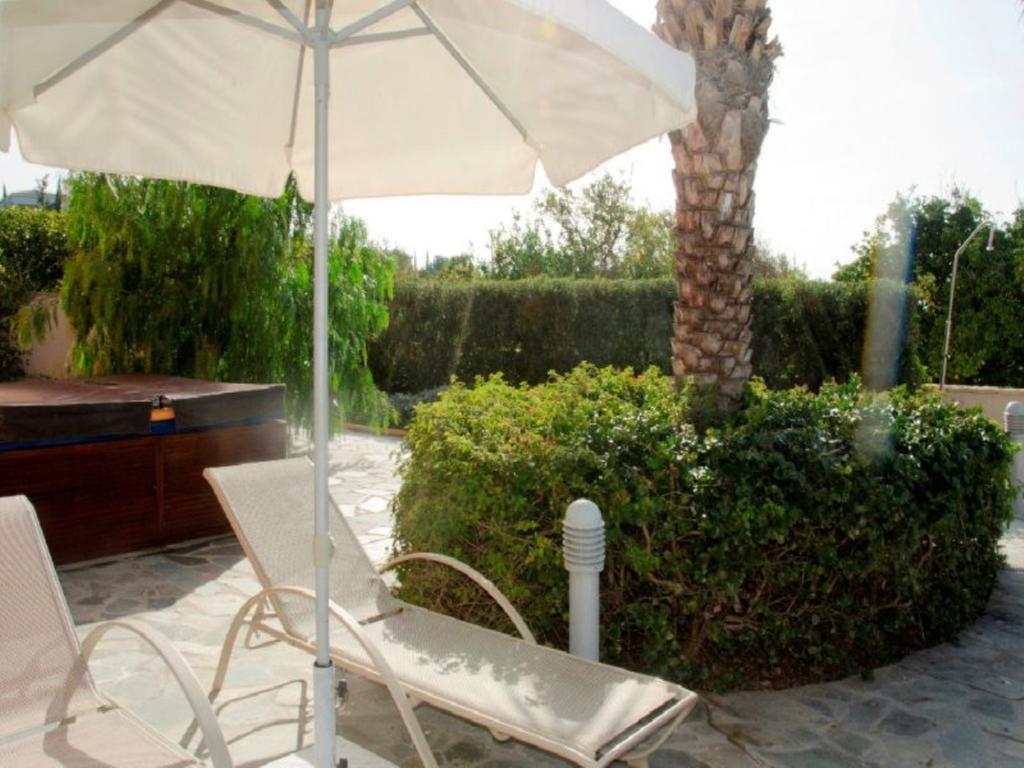 Villa Saraliana Sandy Beach Villas - Heated Pool - Jacuzzi - Private Beach Area Полис Стая снимка