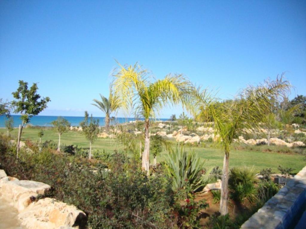 Villa Saraliana Sandy Beach Villas - Heated Pool - Jacuzzi - Private Beach Area Полис Стая снимка