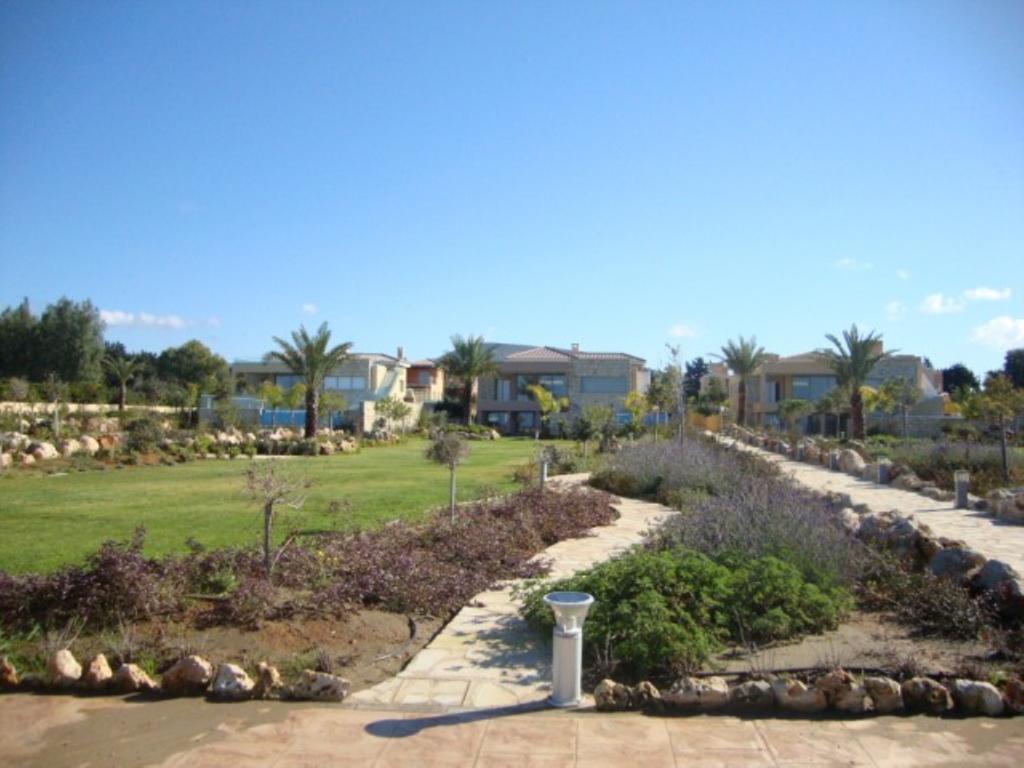 Villa Saraliana Sandy Beach Villas - Heated Pool - Jacuzzi - Private Beach Area Полис Стая снимка