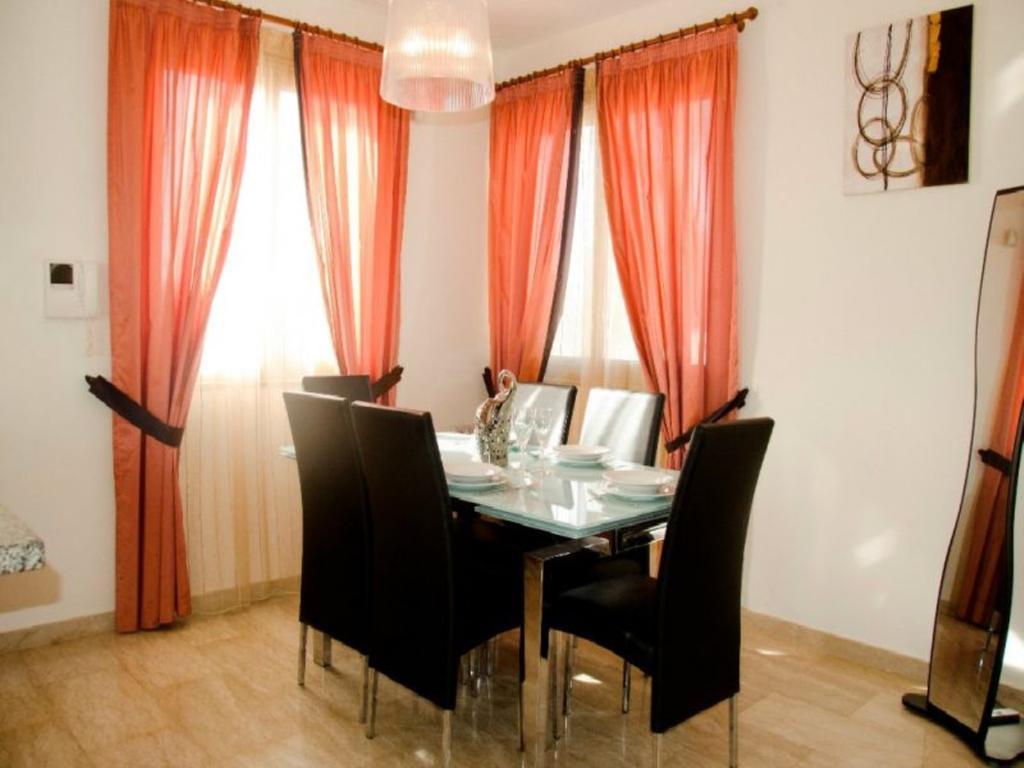 Villa Saraliana Sandy Beach Villas - Heated Pool - Jacuzzi - Private Beach Area Полис Стая снимка