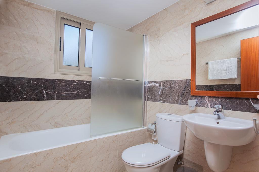 Villa Saraliana Sandy Beach Villas - Heated Pool - Jacuzzi - Private Beach Area Полис Стая снимка