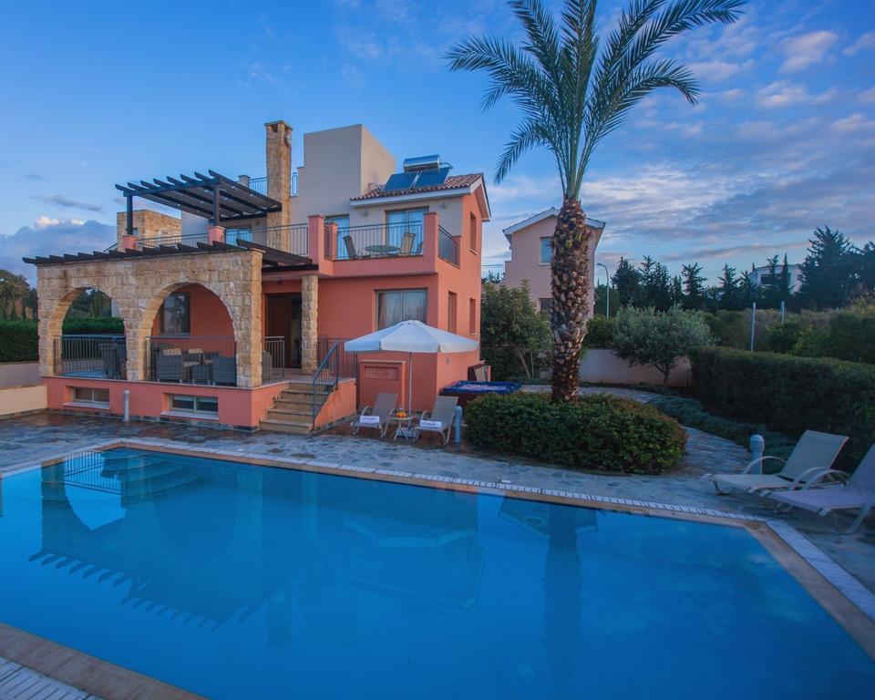 Villa Saraliana Sandy Beach Villas - Heated Pool - Jacuzzi - Private Beach Area Полис Стая снимка