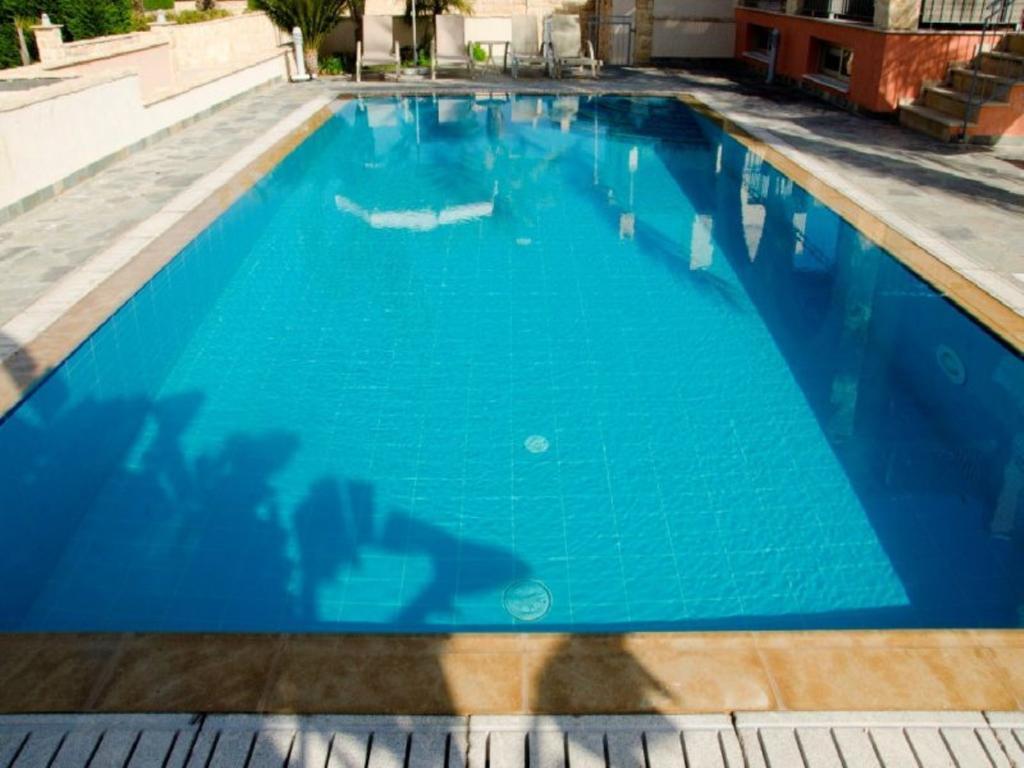 Villa Saraliana Sandy Beach Villas - Heated Pool - Jacuzzi - Private Beach Area Полис Стая снимка