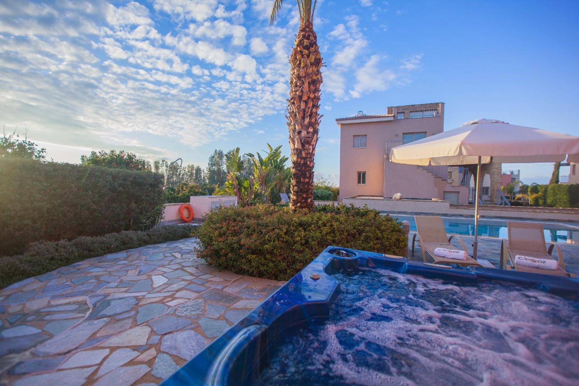 Villa Saraliana Sandy Beach Villas - Heated Pool - Jacuzzi - Private Beach Area Полис Екстериор снимка