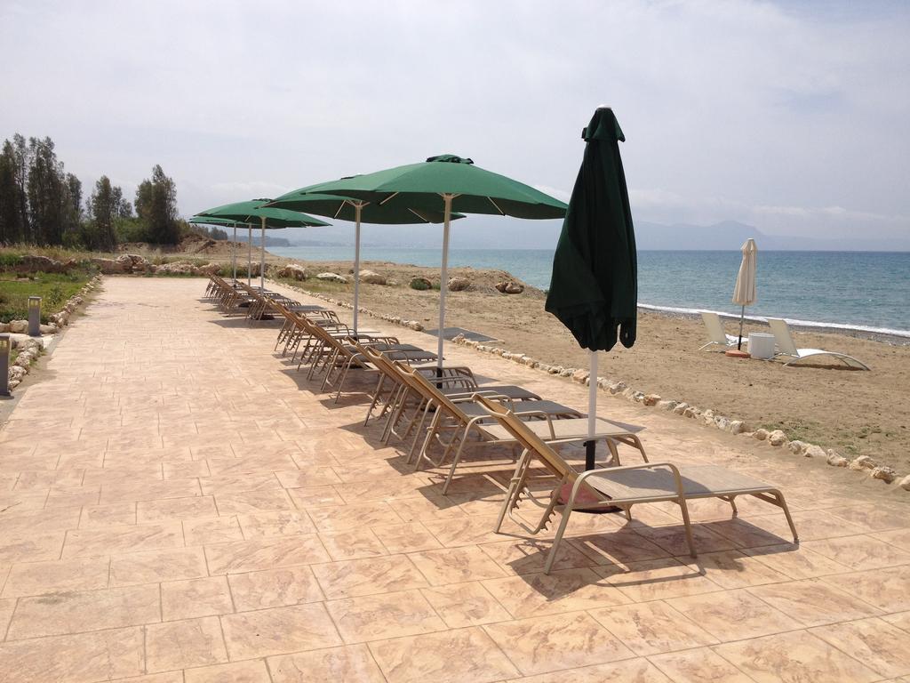 Villa Saraliana Sandy Beach Villas - Heated Pool - Jacuzzi - Private Beach Area Полис Стая снимка