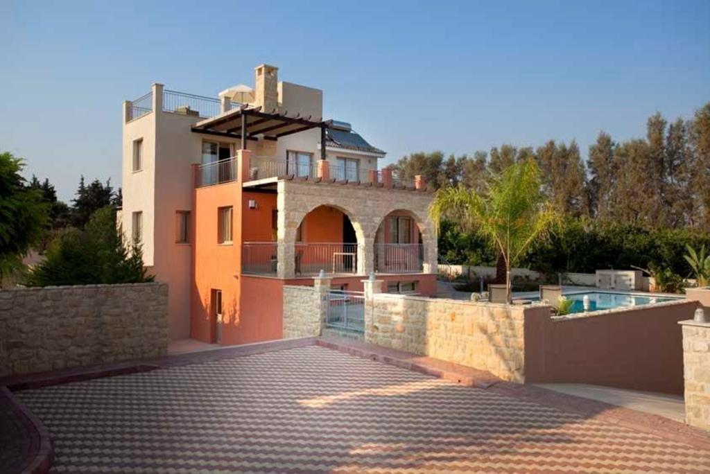 Villa Saraliana Sandy Beach Villas - Heated Pool - Jacuzzi - Private Beach Area Полис Стая снимка